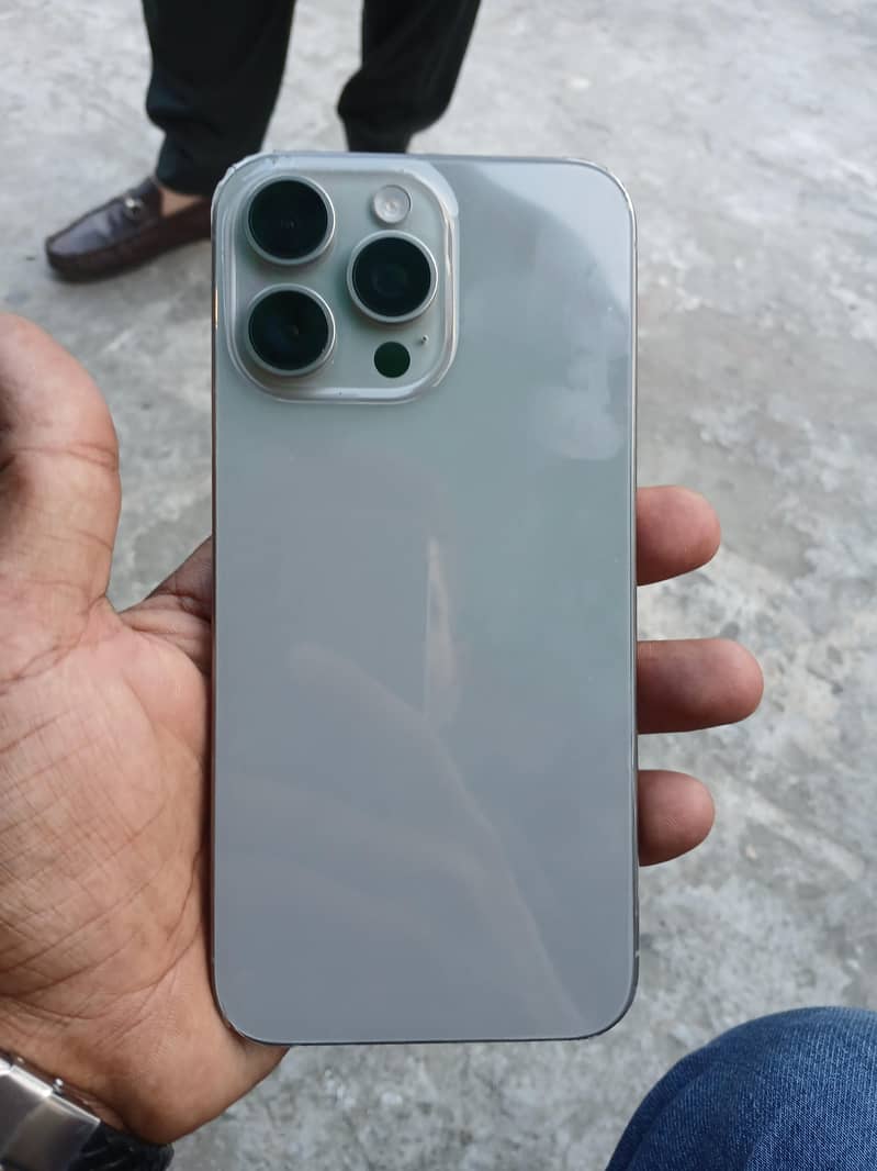 Apple iPhone 15 Pro Max 0