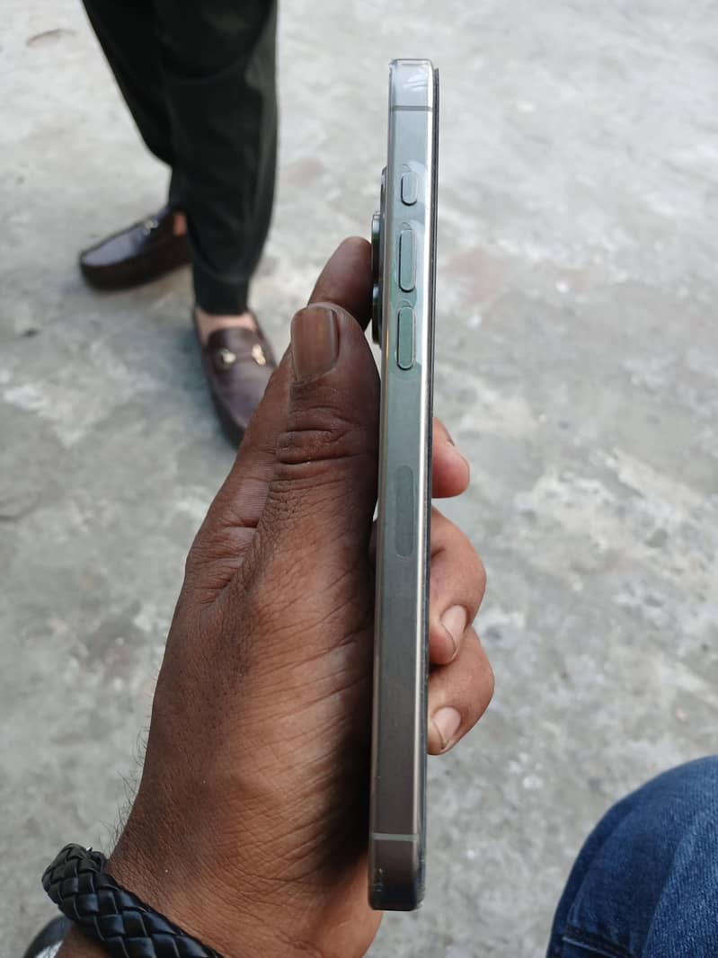 Apple iPhone 15 Pro Max 1
