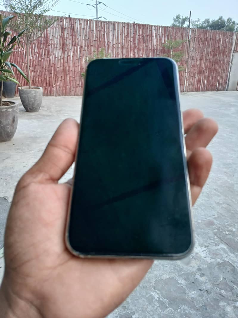 Apple iPhone 15 Pro Max 6