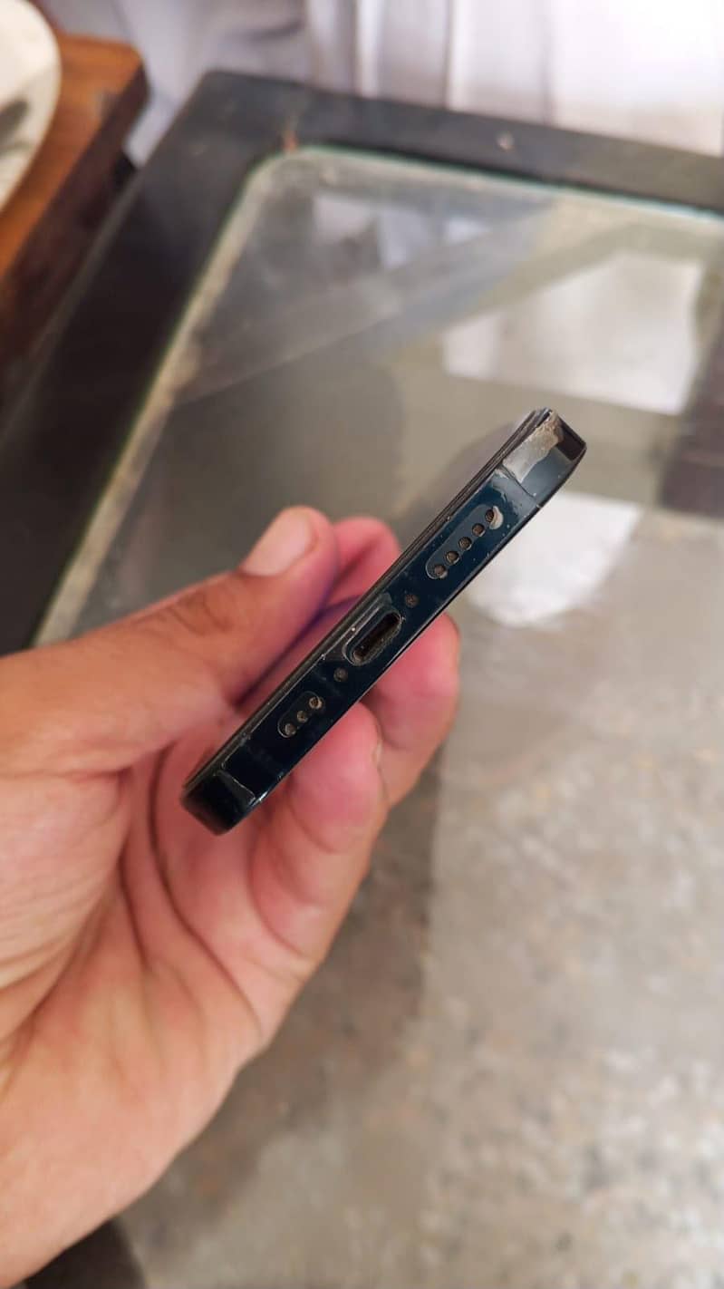 Apple iPhone 13 2