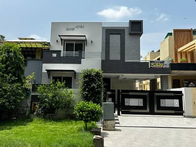 10 MARLA ELEGANT AND FULLY MAINTAINED FACING PARK BUNGALOW WITH BASEMENT IS AVAILABLE IN THE BEST BLOCK OF DHA LAHORE.