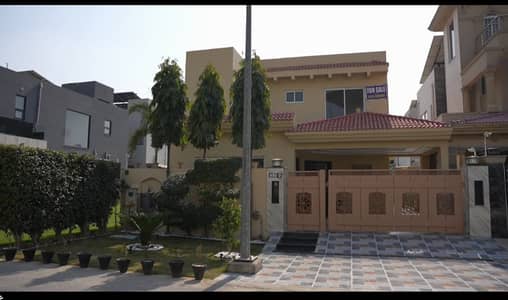 10 MARLA ELEGANT AND FULLY MAINTAINED SUPER HOT LOCATED BUNGALOW IS AVAILABLE IN THE BEST BLOCK OF DHA LAHORE.