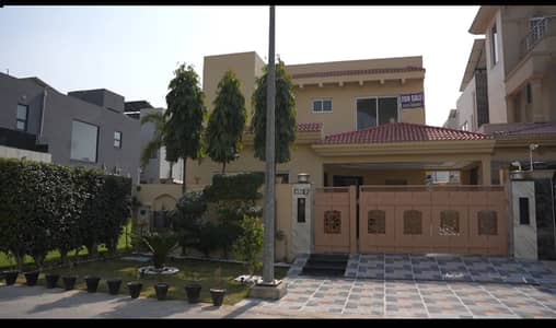10 MARLA ELEGANT & SUPER HOT LOCATED BUNGALOW IS AVAILABLE IN THE BEST BLOCK OF DHA LAHORE.