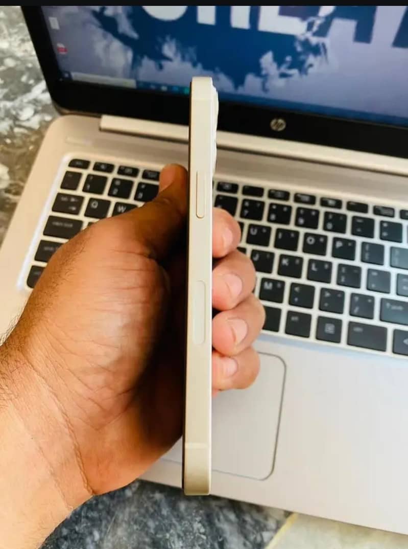 Apple iPhone 13 2