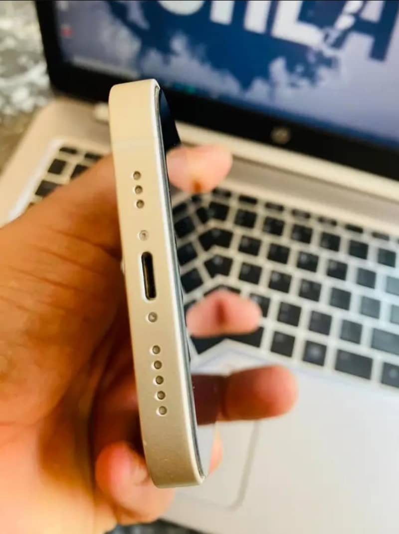 Apple iPhone 13 4