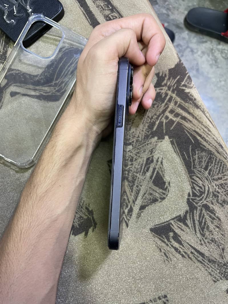 Apple iPhone 14 Pro Max 0