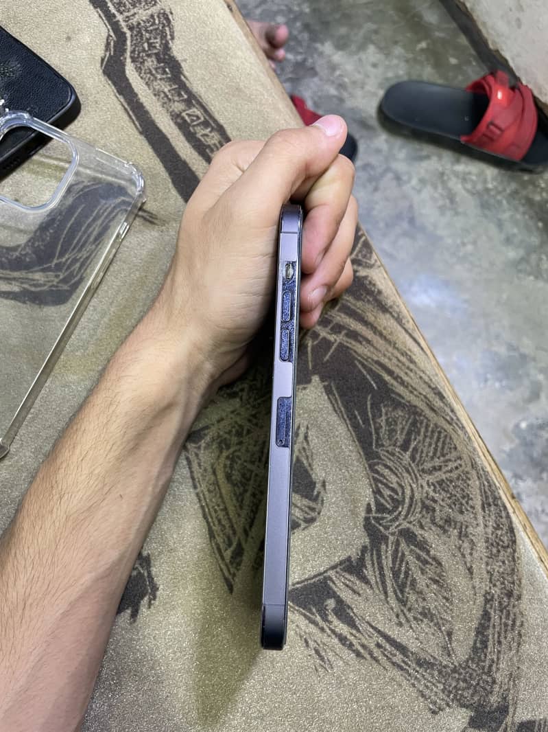 Apple iPhone 14 Pro Max 4