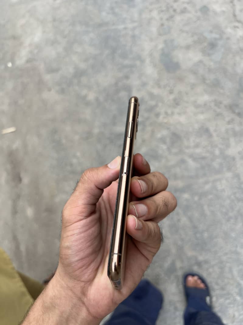 Apple iPhone 11 Pro Max 1