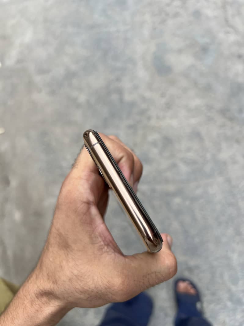 Apple iPhone 11 Pro Max 2