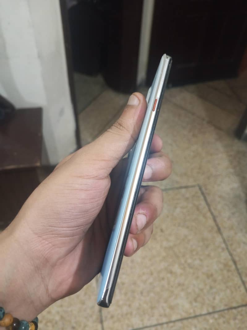Tecno CAMON 40 Pro 1