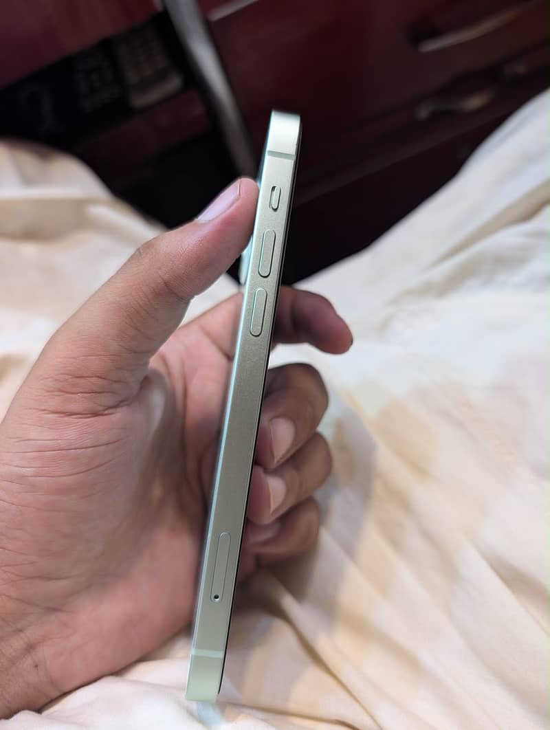 IPhone 12 4