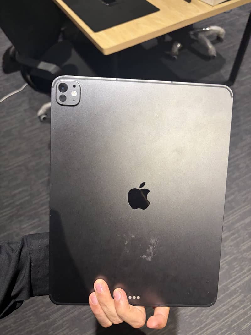 IPAD pro M4 13 inch 6