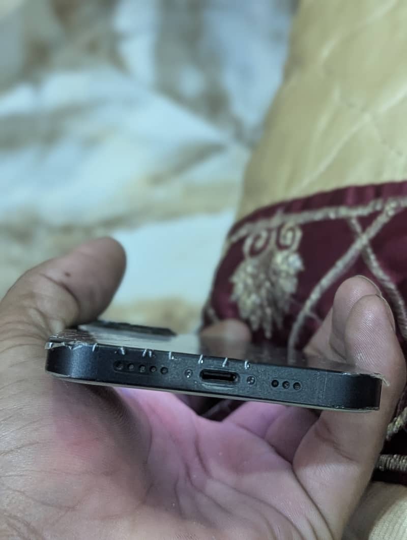 Apple iPhone 13 7