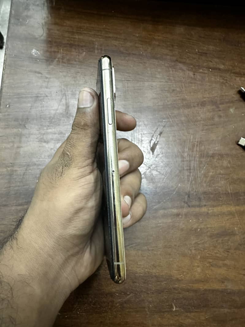 Apple iPhone XS 3
