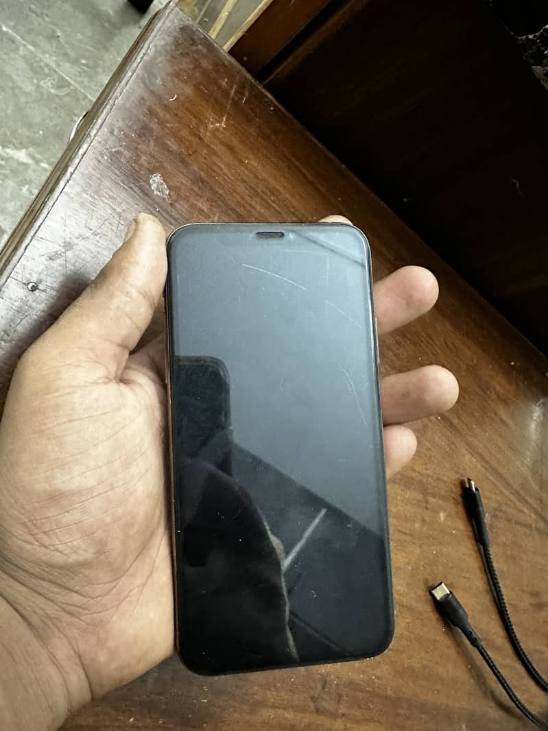 Apple iPhone XS 4