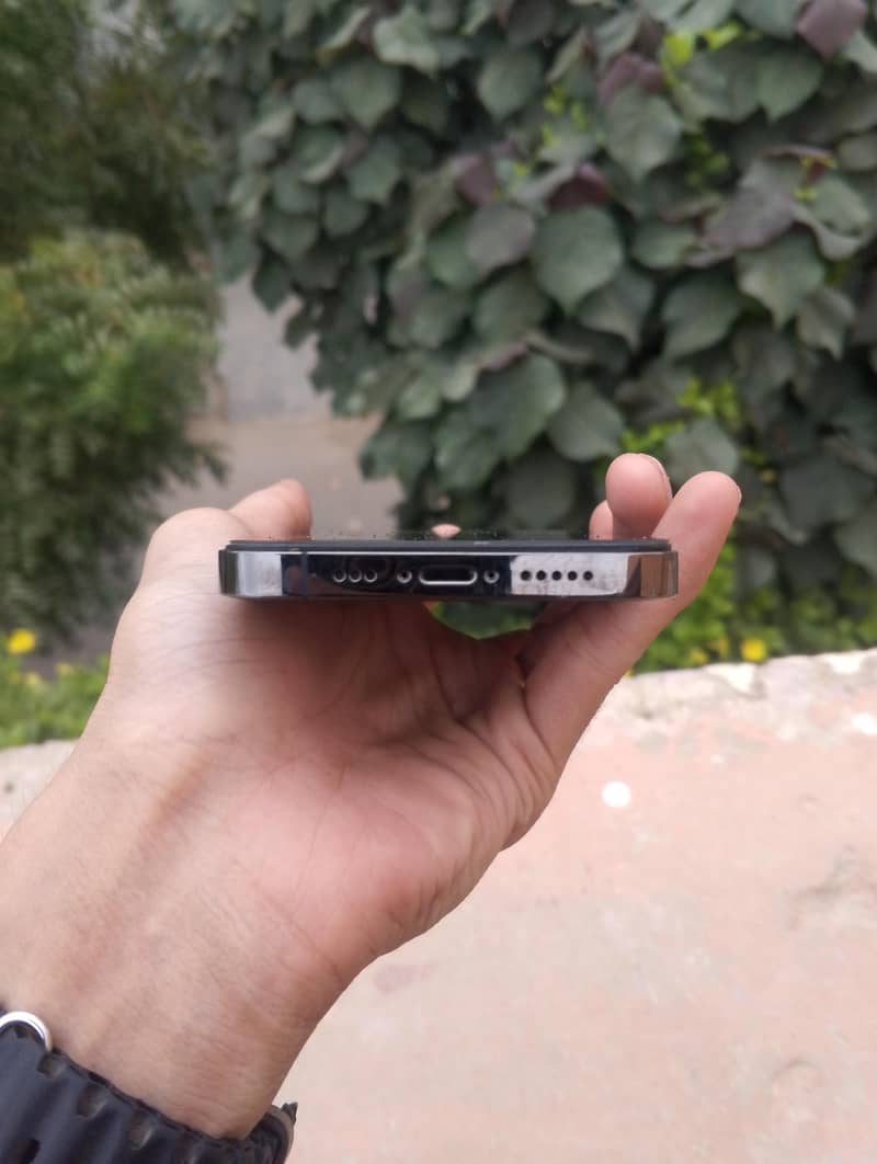 Apple iPhone 12 Pro 2