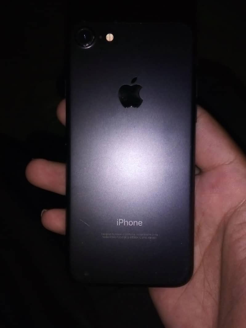 Apple iPhone 7 0
