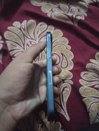 Apple iPhone 13.  Water pack 03445864095
