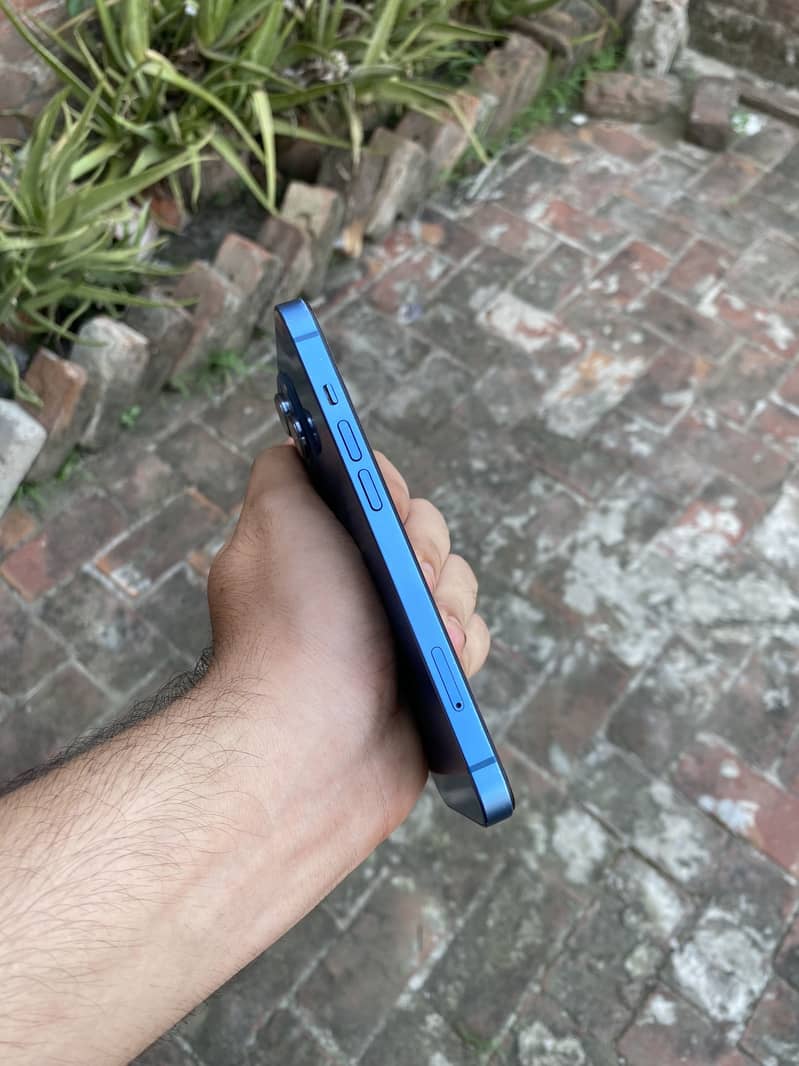 Apple iPhone 13 10