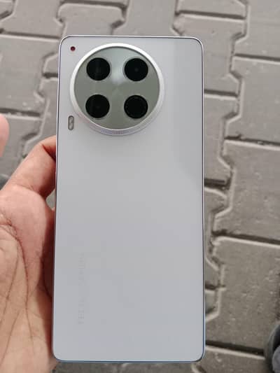 Tecno CAMON 30