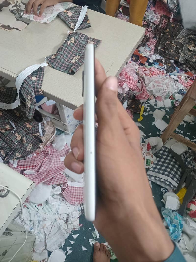 Google Pixel 4a 5