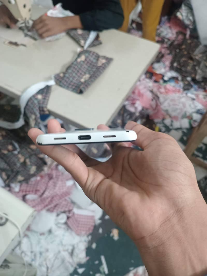 Google Pixel 4a 6