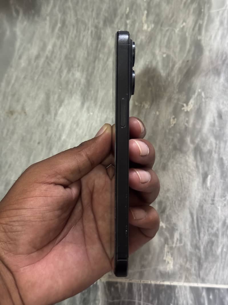 Apple iPhone 15 Pro Max 3