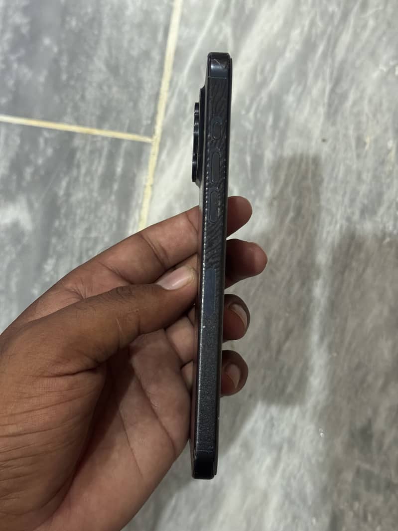 Apple iPhone 15 Pro Max 4