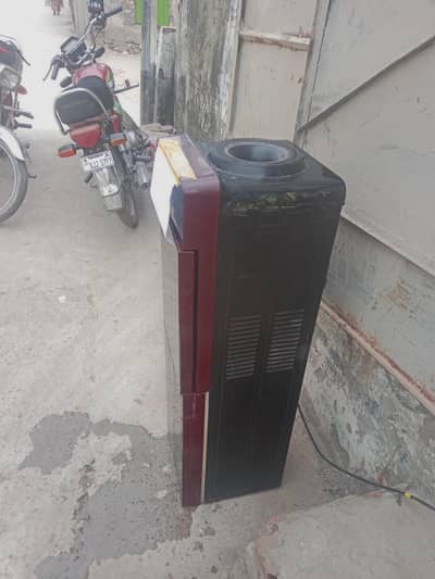 water dispenser cold  and hot  feature
