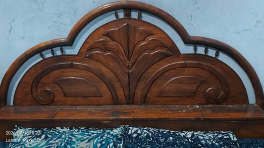 King size Bed with Sighaar Table 9/10