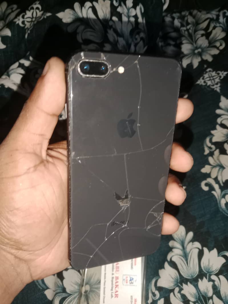 Apple iPhone 8 Plus 1
