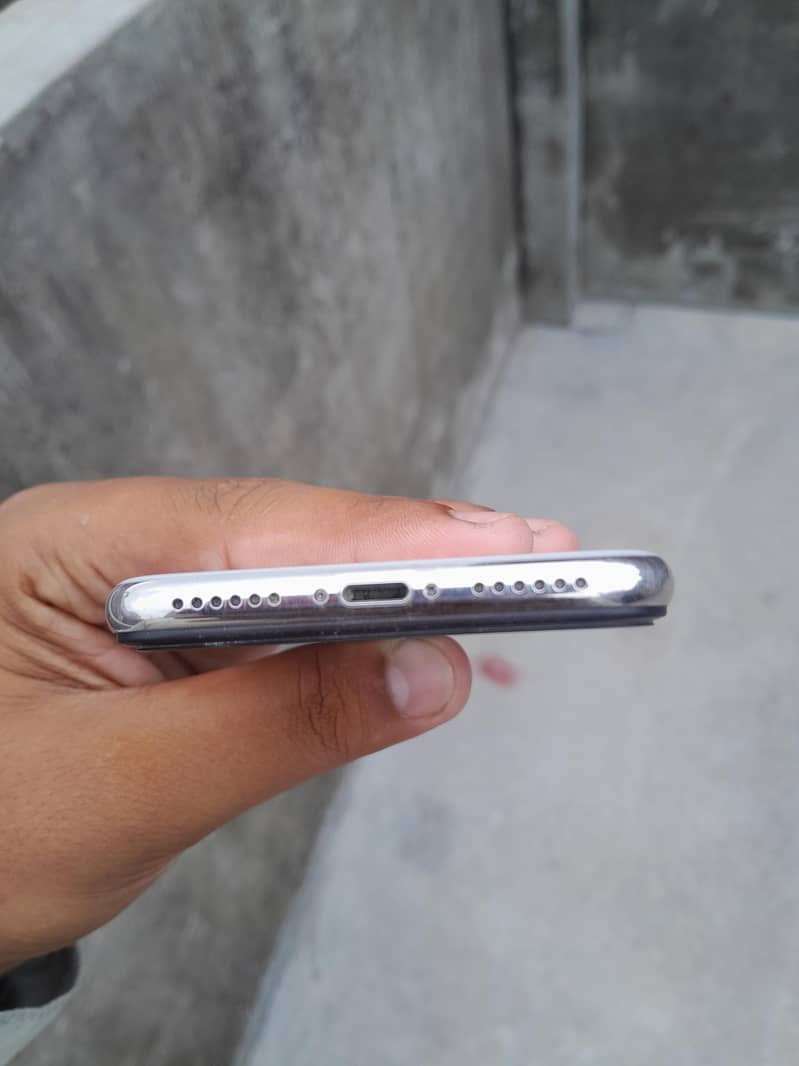 Apple iPhone X 5