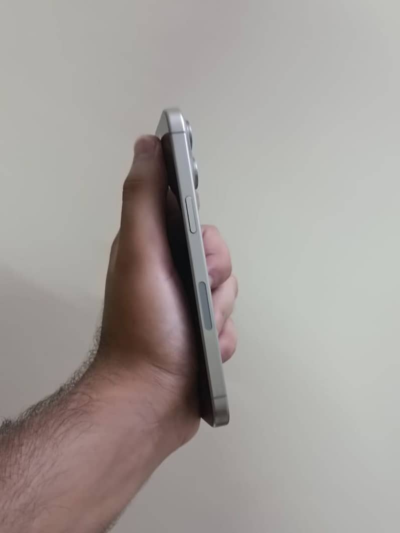 Apple iPhone 15 Pro Max 2