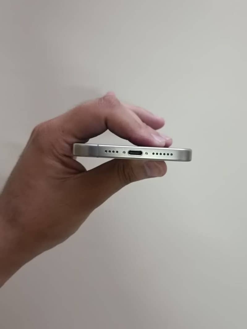 Apple iPhone 15 Pro Max 3