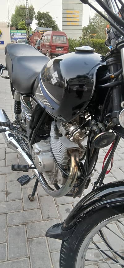 Suzuki GS 150 2014