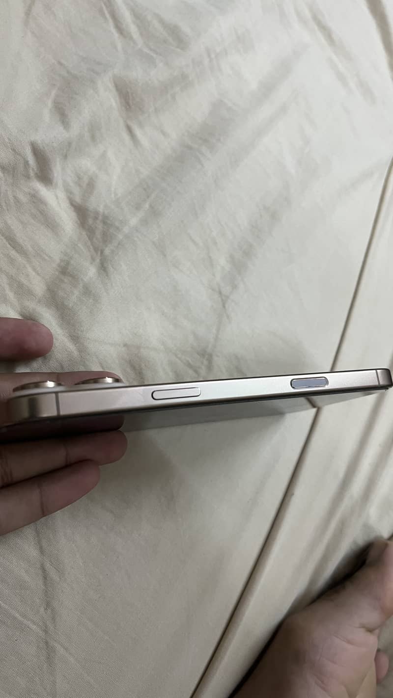 Apple iPhone 16 Pro Max 2
