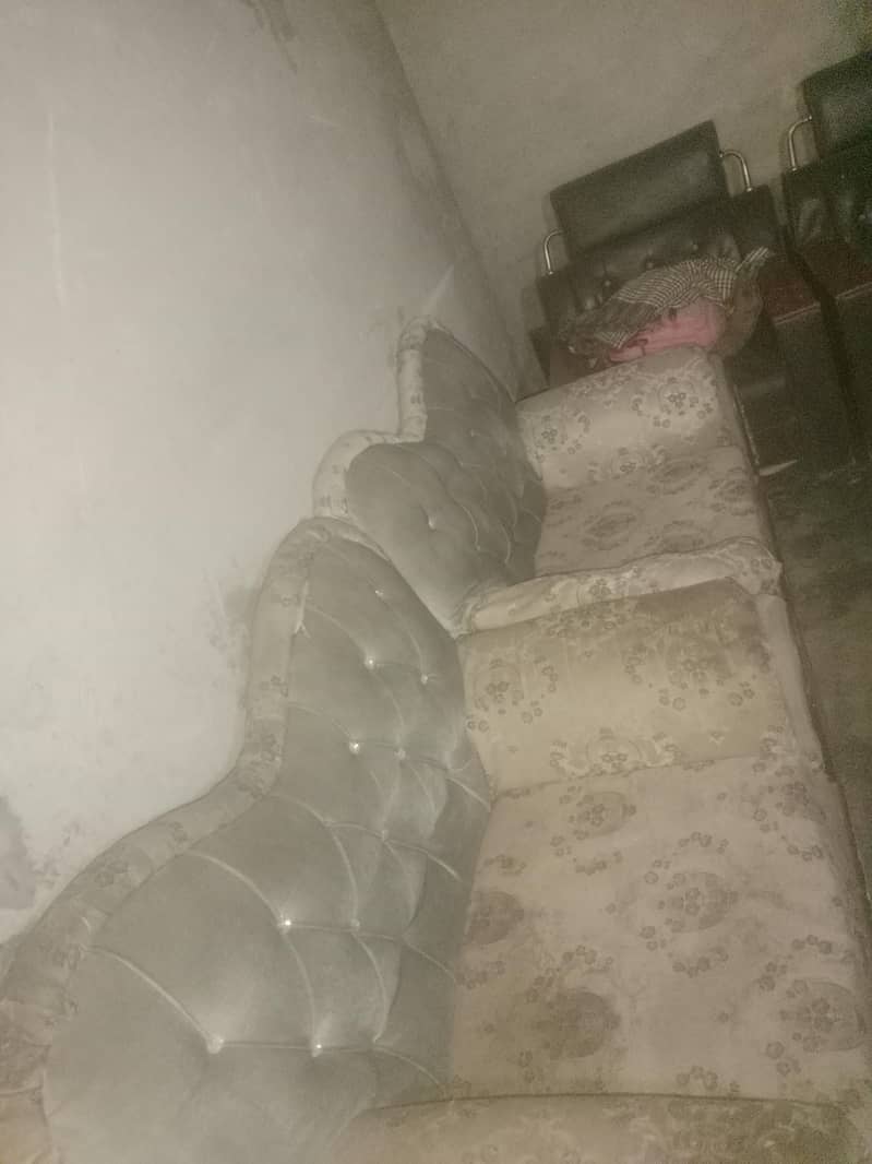 sofa sat 2
