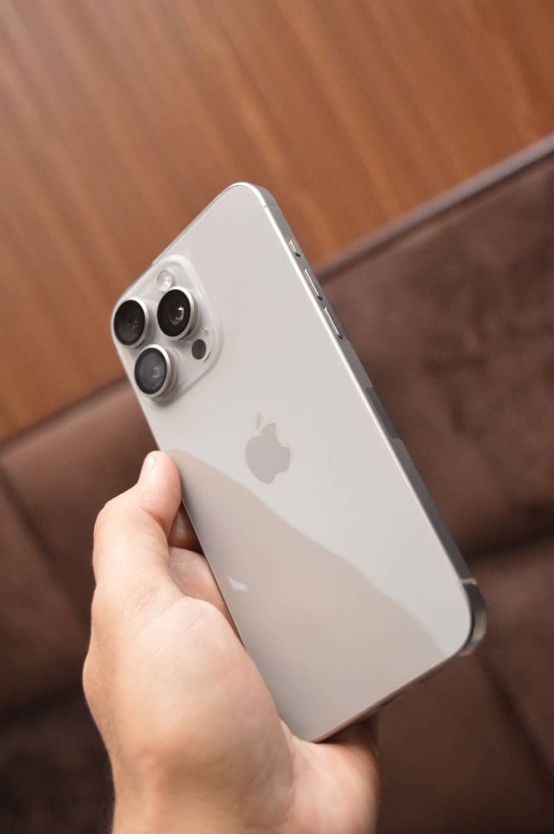 iphone 15 Pro Max 1