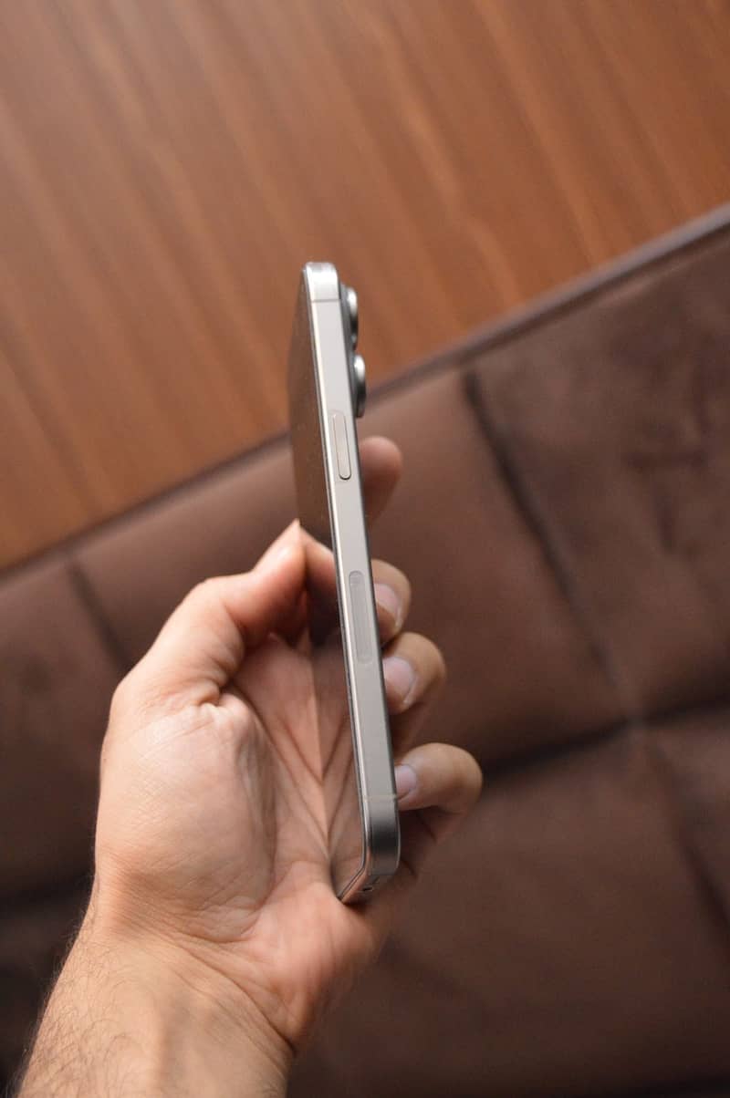 iphone 15 Pro Max 2