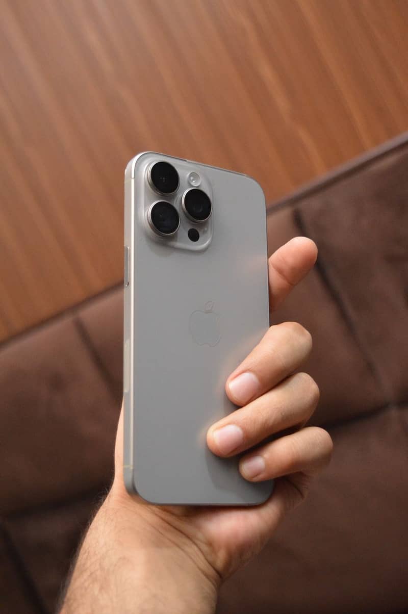 iphone 15 Pro Max 4