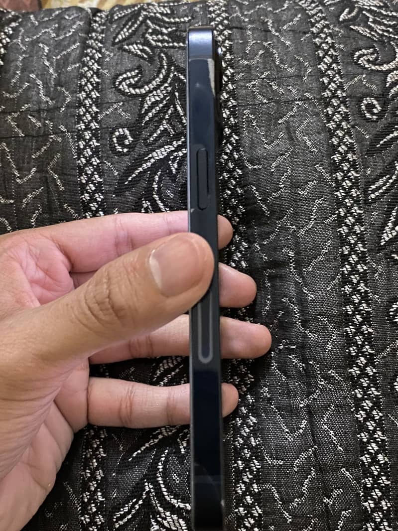 Apple iPhone 13 2