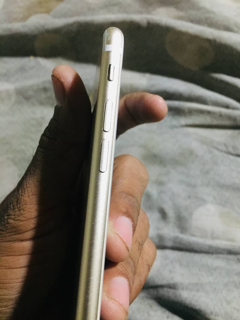 Apple iPhone 7 4