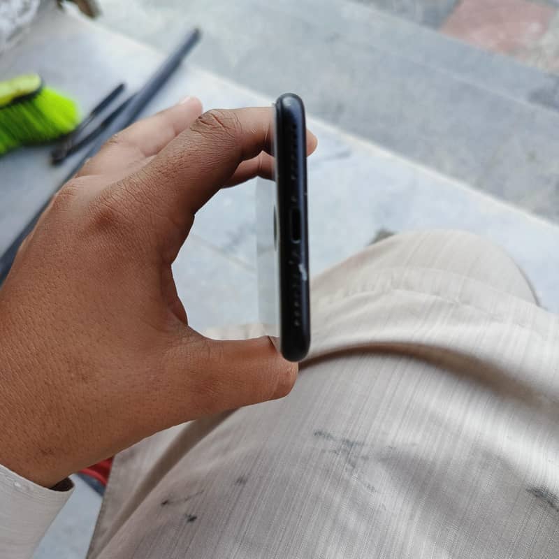 Apple iPhone 8 1