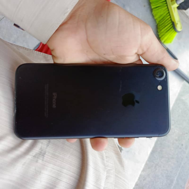 Apple iPhone 8 4