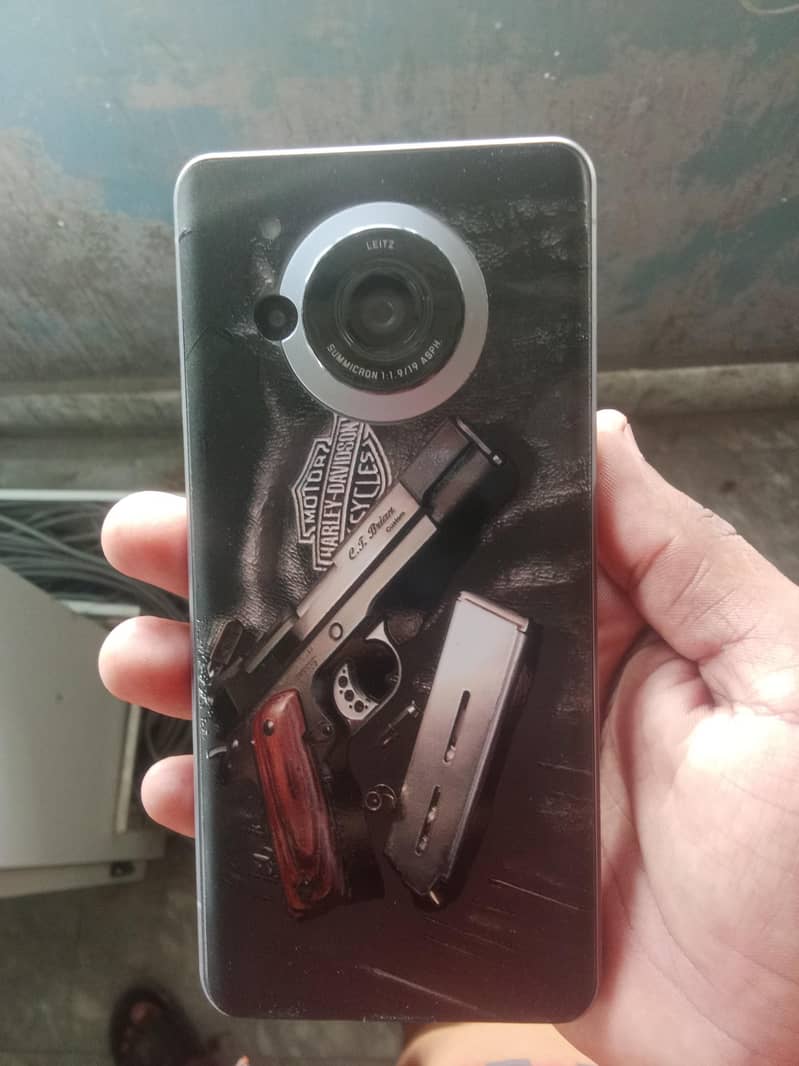Sharp Aquos R7 1