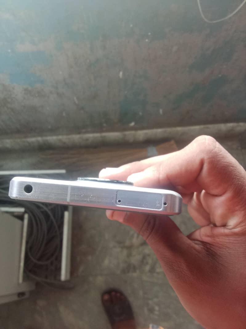 Sharp Aquos R7 2