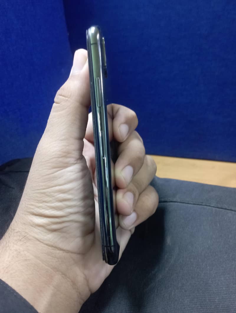 Apple iPhone X 3