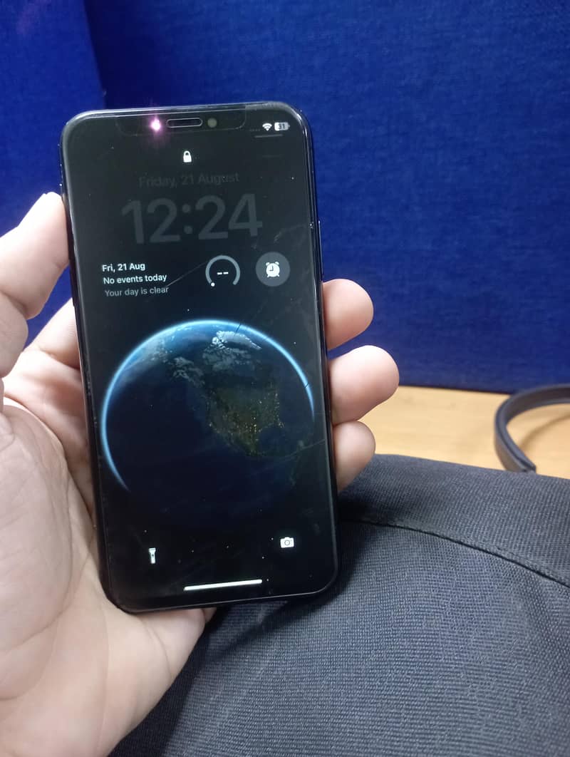 Apple iPhone X 4