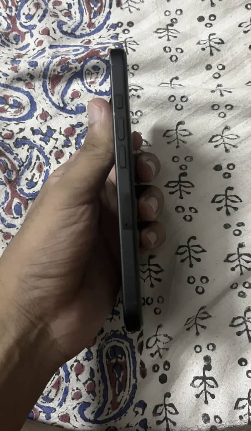 Apple iPhone 15 Pro 0