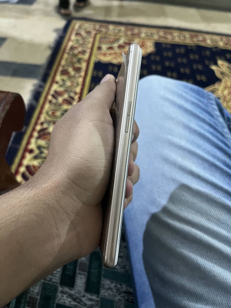 OPPO A37 5